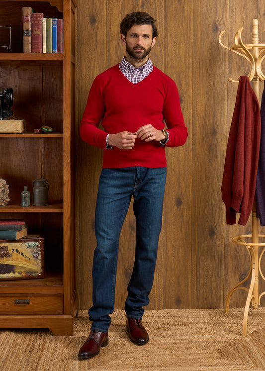 Kilsyth Men's Lambswool Jumper in Dubonnet