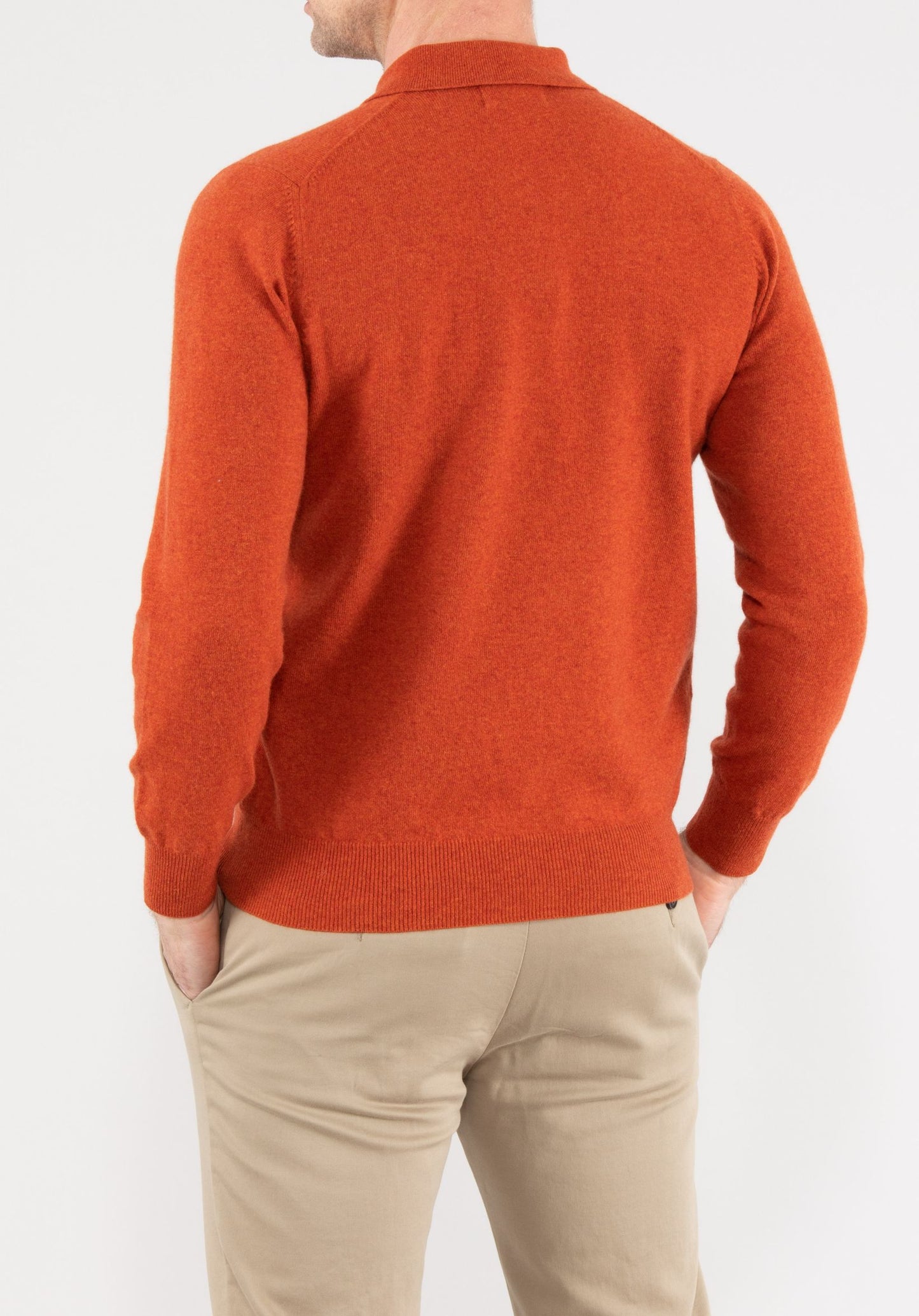 Polo de manga larga Geelong Lambswool para hombre en color ñame, corte estándar